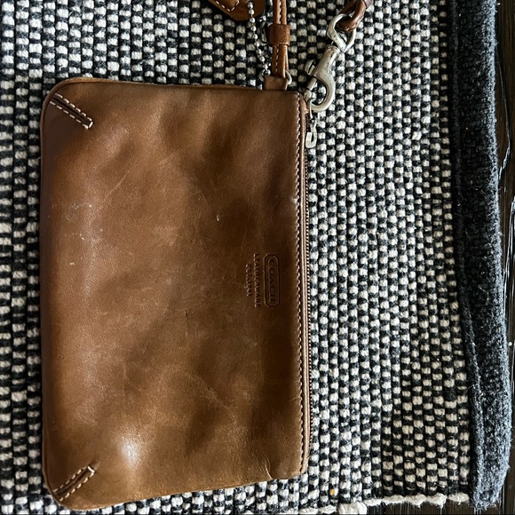 Authentic Coach brown leather wristlet - Picture 1 of 3